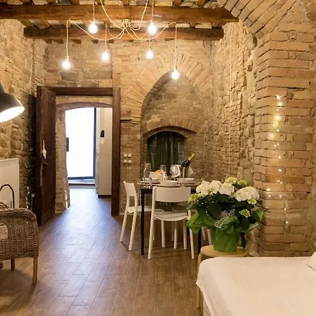 Il Vicolo Di Porta Pesa Apartmán *